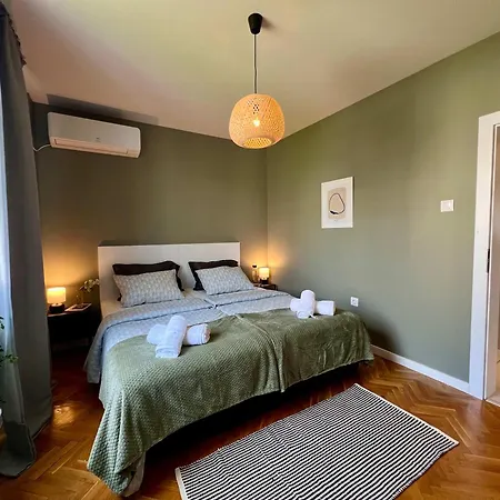 Top-floor 2bd With Terrace In The Heart Of By Flat Manаger Апартамент *